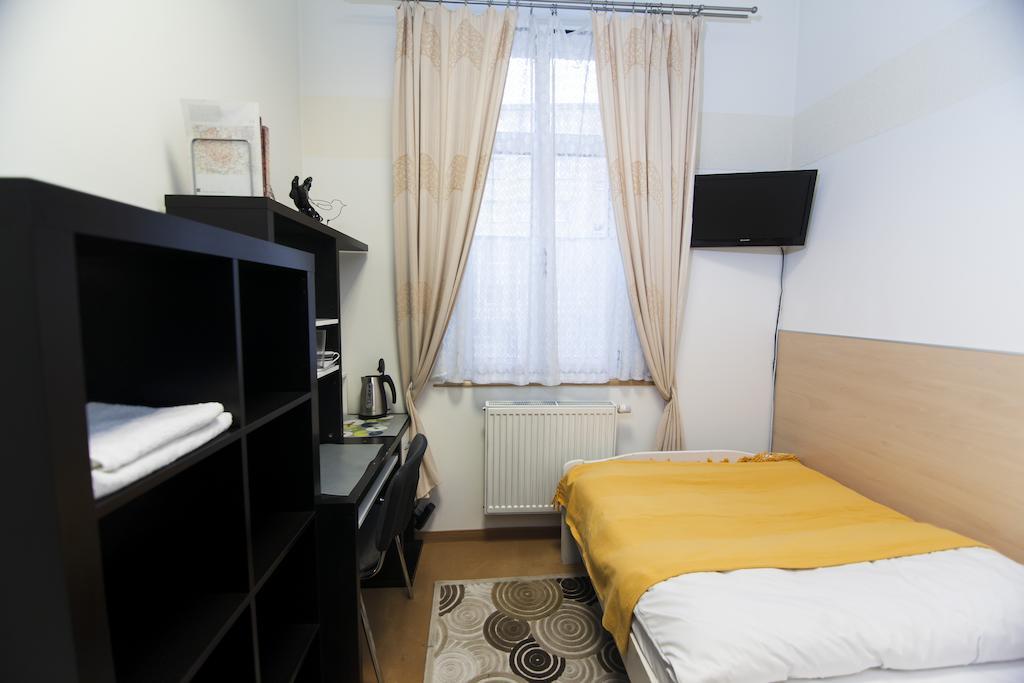 Akacja Gościnne Hostel *